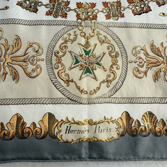 Authentic Vintage Hermès “Ludovicus Magnus” Silk Scarf - Picture 5 of 12